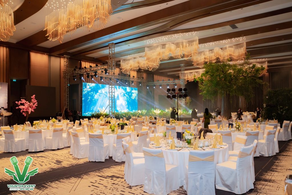 Thiết kế decor cây mẹ chiều cao hơn 5m – Biểu tượng của sự sống và kết nối