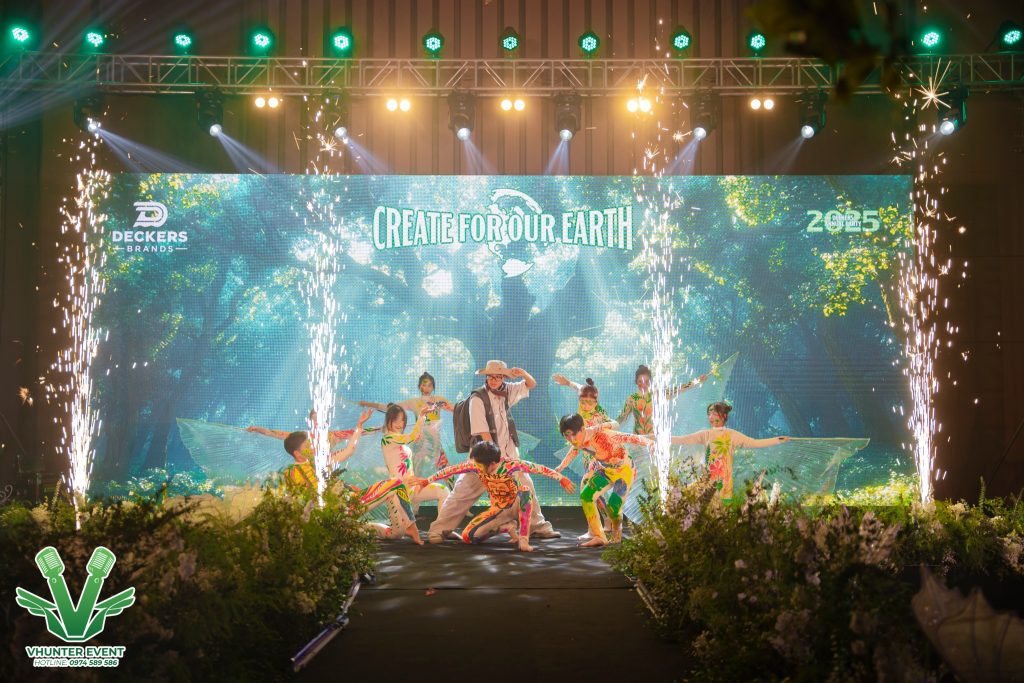 Decor sân khấu sự kiện – Kết nối cảm xúc trong rừng ánh sáng