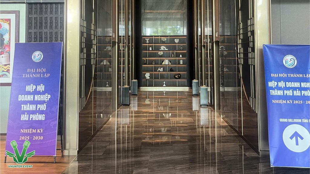 Thiết kế standee sự kiện – Định hướng rõ ràng, tăng nhận diện