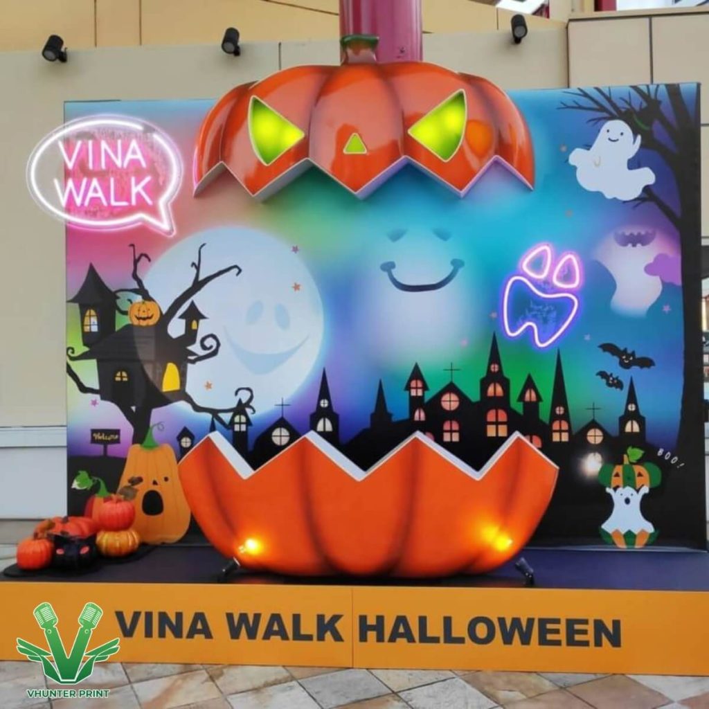 Trang trí Halloween bằng bí ngô chạm khắc