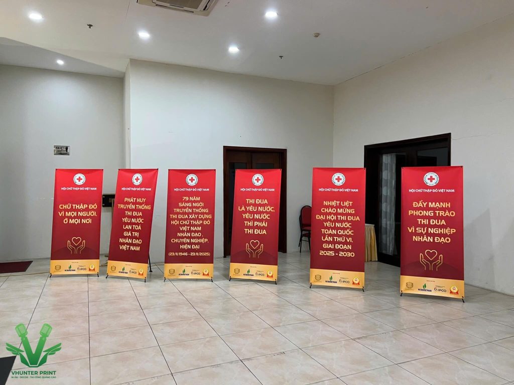 Dịch vụ thiết kế & in standee quảng cáo tại VHunter