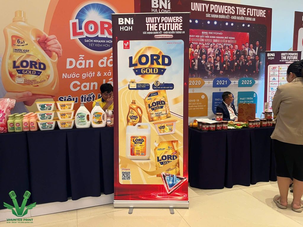 Standee quảng cáo là gì? Vì sao luôn xuất hiện trong mọi sự kiện