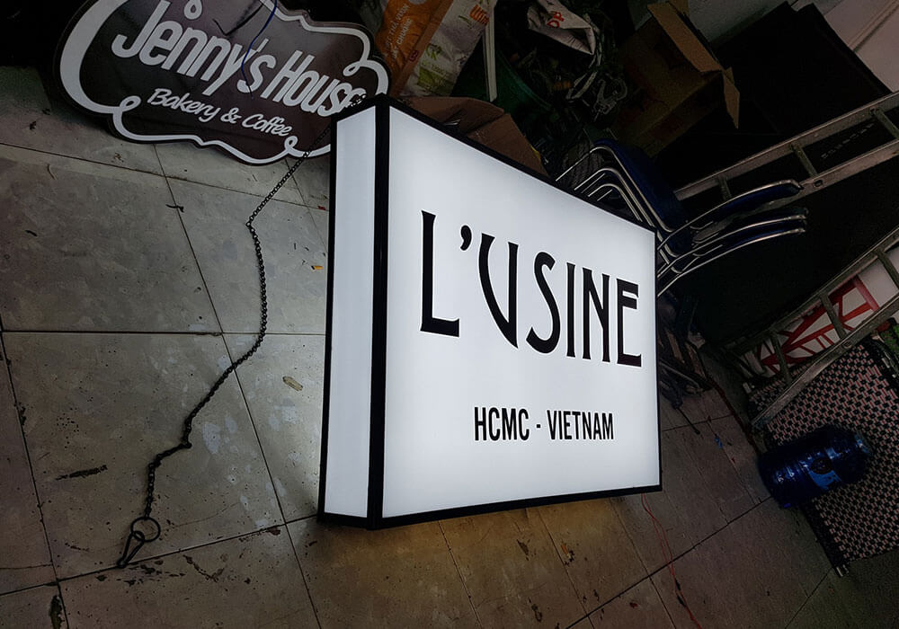 VHunter Print – Đơn vị làm biển quảng cáo mica